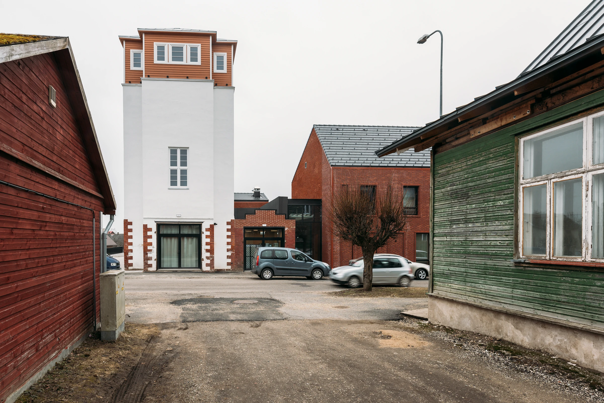 Suure-Jaani Tervisekoda — architecture photography by Tõnu Tunnel (12/89)